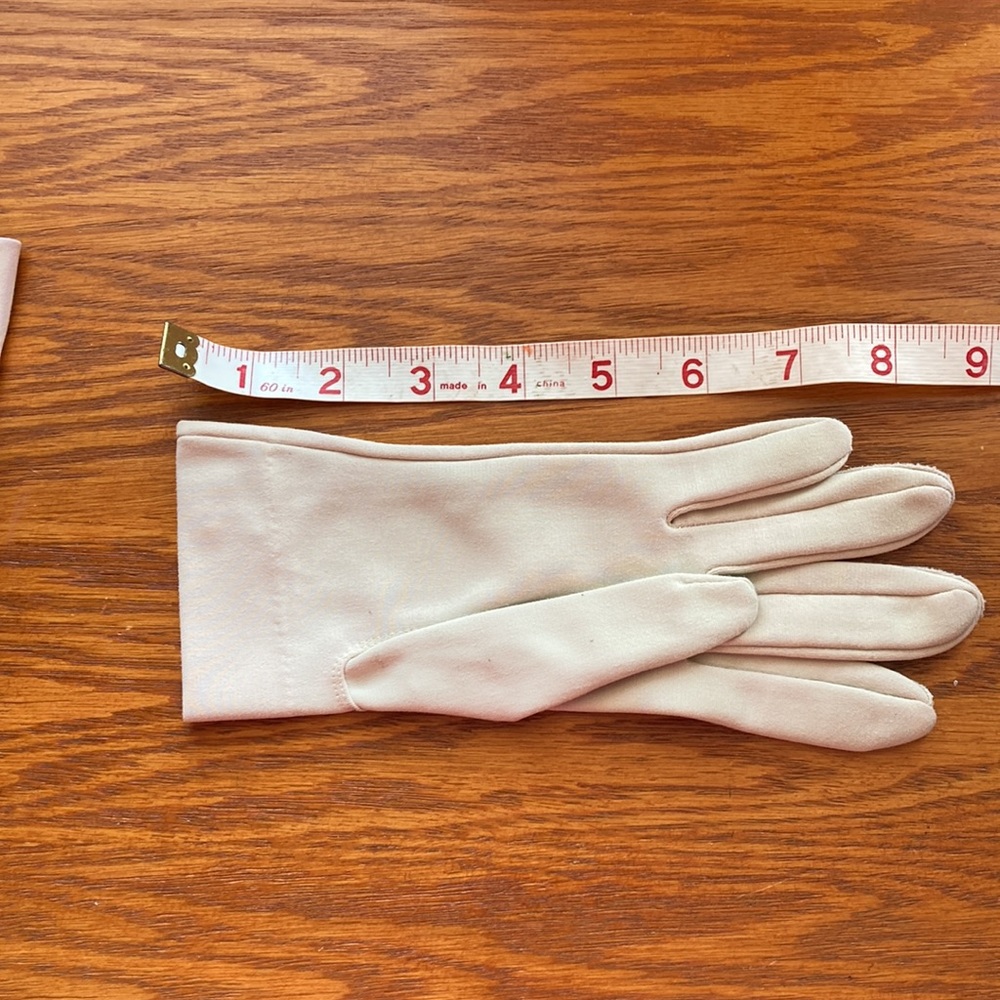 Vintage Off-White Nylon Gloves w/ 4 Button Accent - Picture 6 of 7
